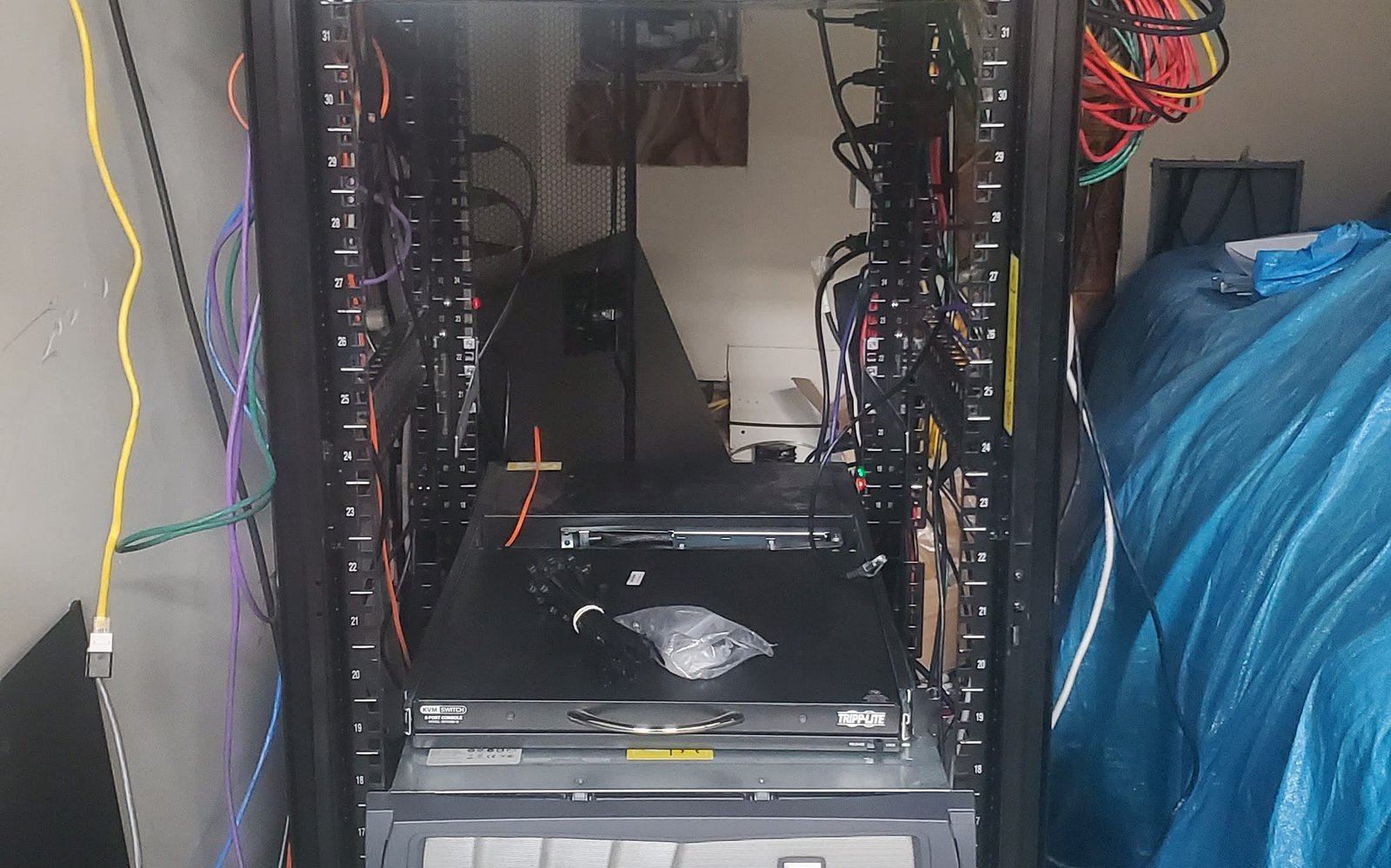 Server and network rack hardware with active equipment